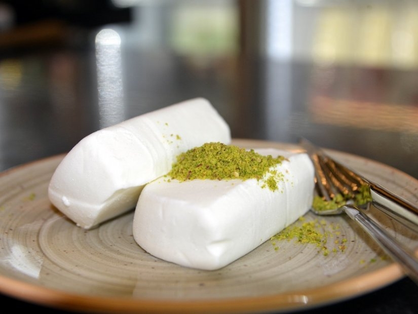 Stretchy Turkish Ice Cream: Maraş Dondurma