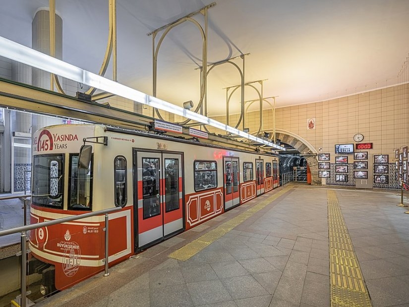 The Tunel: Historic Subway Funicular