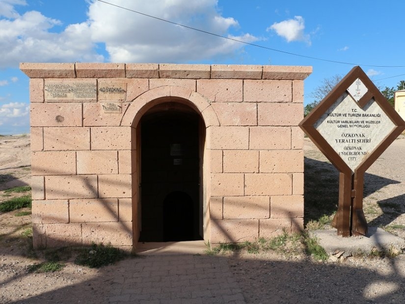 Подземный город Озконак (Özkonak Underground City).