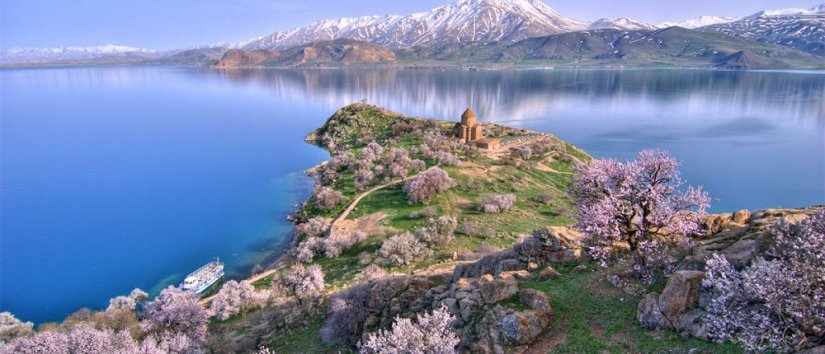 کلیسای جامع صلیب مقدس ، آغتامار