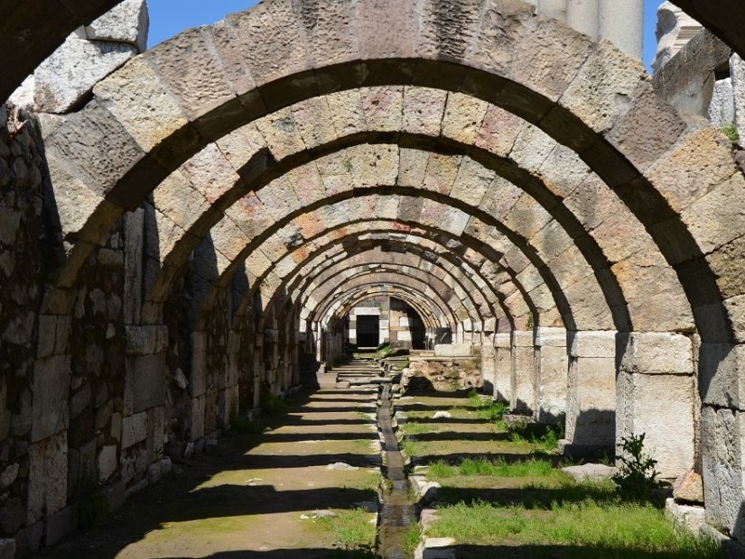 شهر باستانی اسمیرنا آگورا