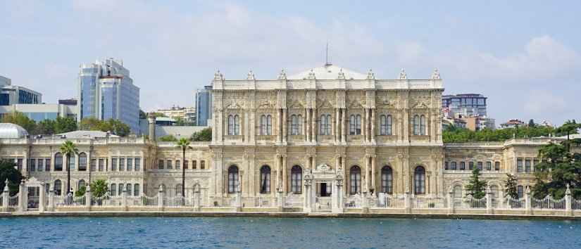 کاخ دولما باغچه در استانبول
