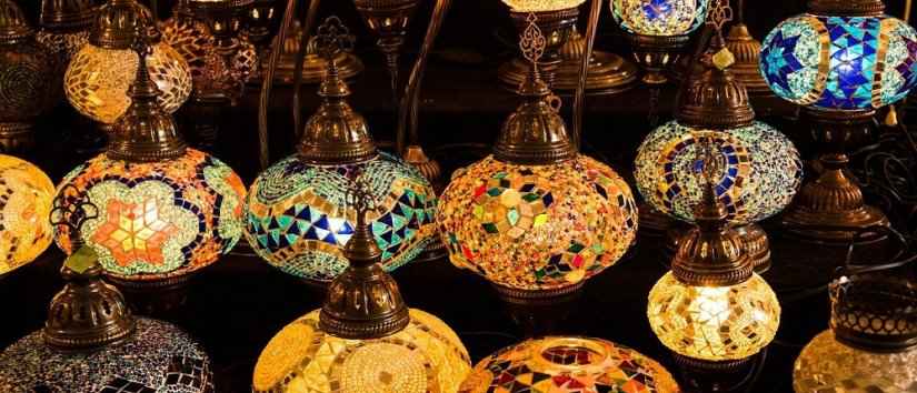 Lampes et lanternes en mosaïque turque