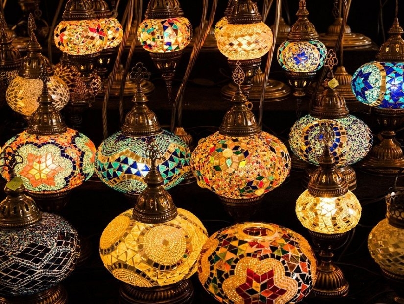 Lampes et lanternes en mosaïque turque