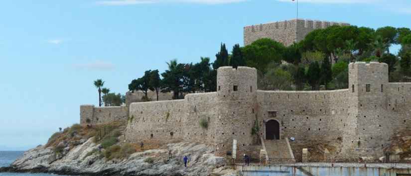 قلعة كوساداسي