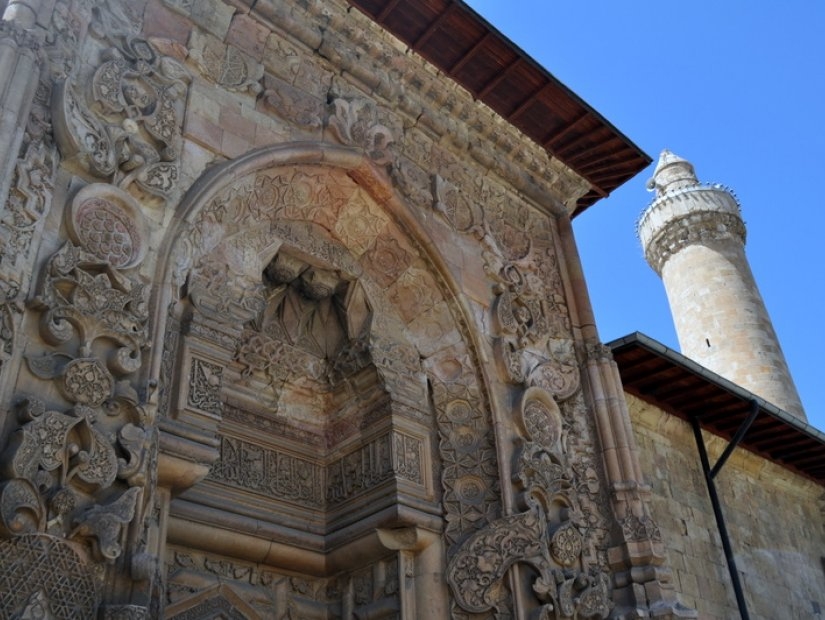 Архитектурный шедевр - мечеть Дивриги.