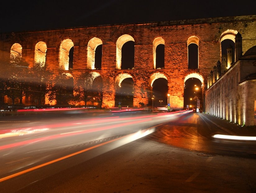 Grand Sirkeci Travel Guide: Aqueduct of Valens