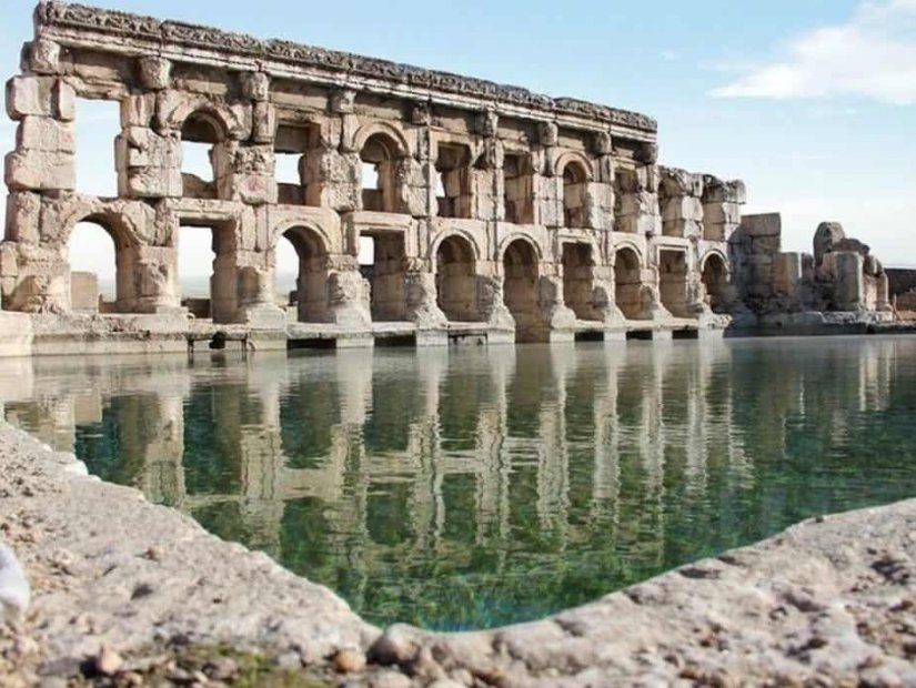 Antike römische Kurstadt: Basilica Therma