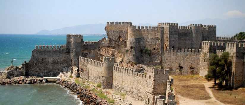 Один из наиболее хорошо сохранившихся средневековых замков Турции -Мамуре.