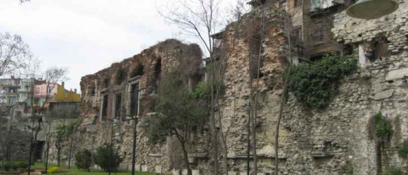 کاخ تابستانی امپراتورهای بیزانس: کاخ بوکولئون