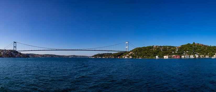 Прошлое и настоящее водного транспорта Стамбула.