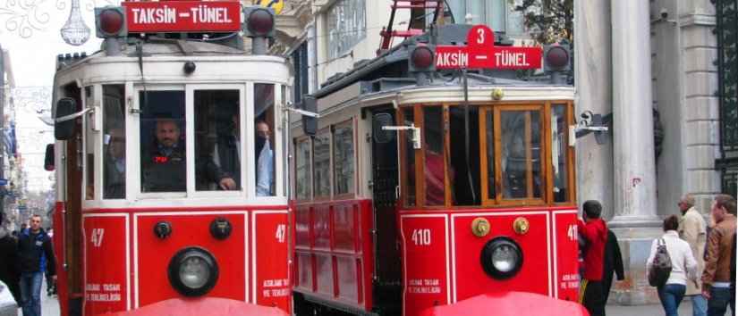 Nostalgische Straßenbahnfahrt in der Istiklal Straße