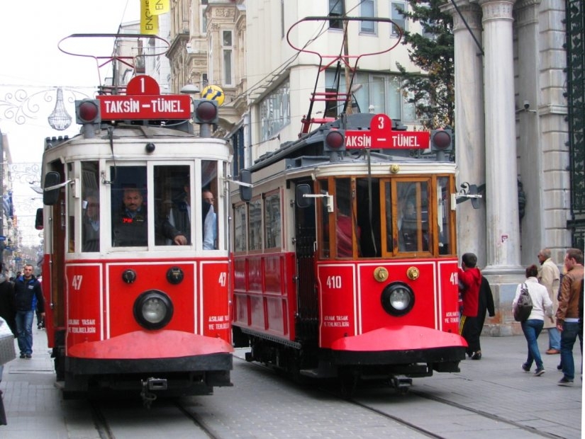 Nostalgische Straßenbahnfahrt in der Istiklal Straße