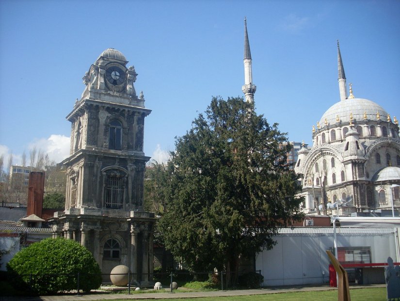 ترکی نیوکلاسیکل فن تعمیرات: تاریخ اور مثالیں